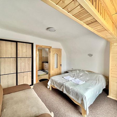 Хатинка Hotel ยาเรมชา ภายนอก รูปภาพ