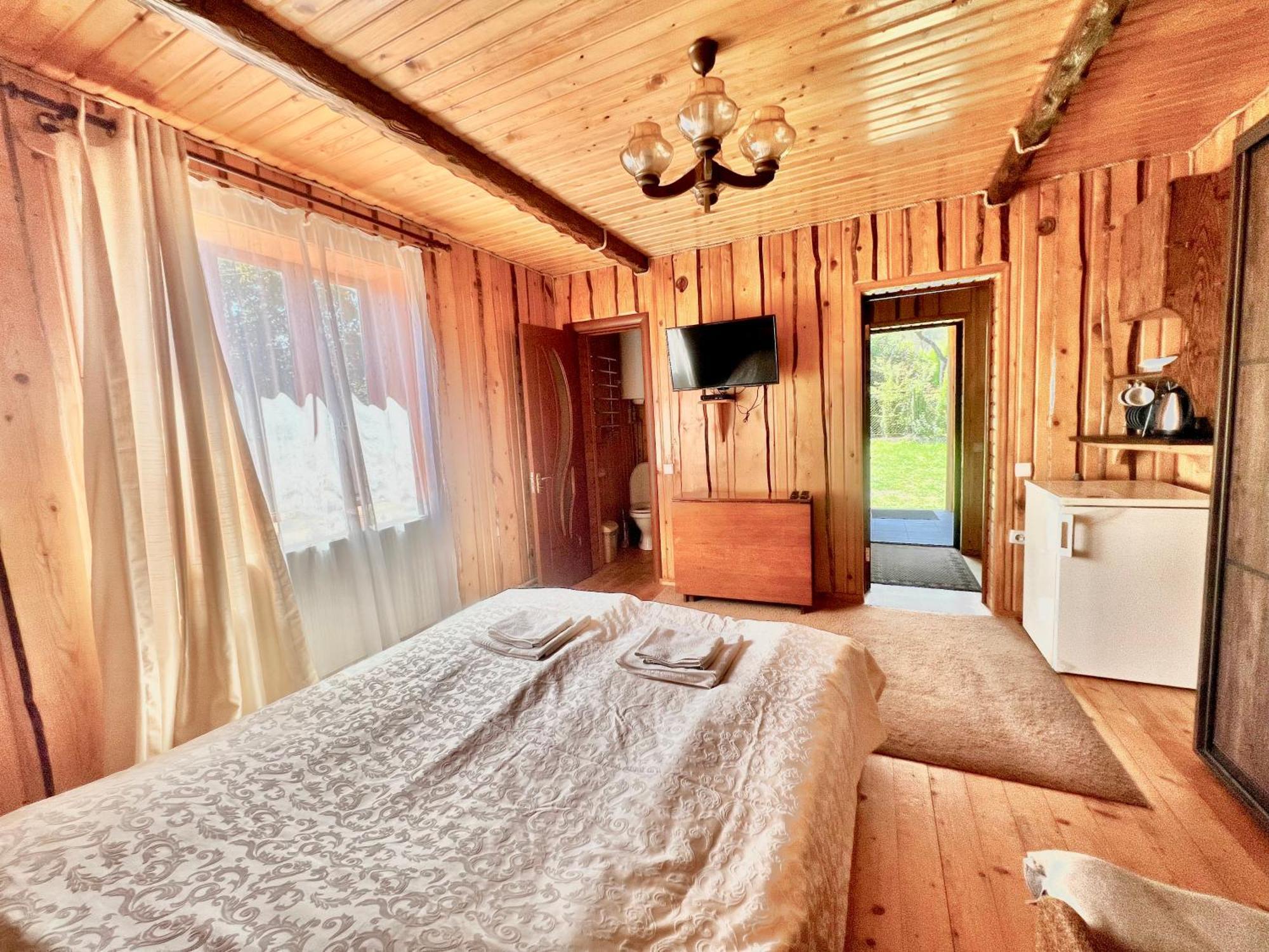 Хатинка Hotel ยาเรมชา ภายนอก รูปภาพ